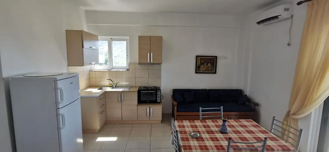 Δωμάτια σε οικογενειακή κατοικία Villa Olivia Grove Χειμάρρα